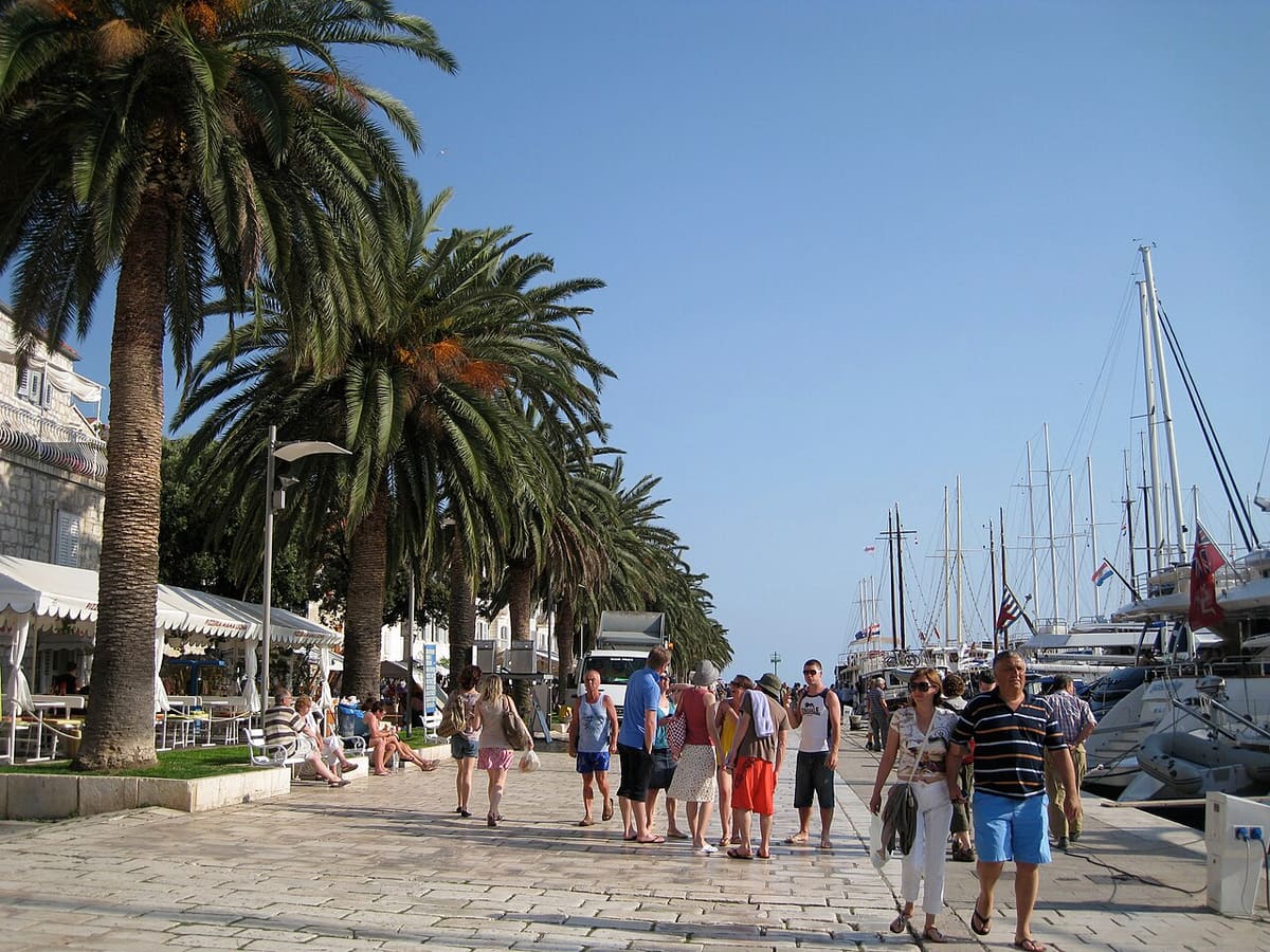 Split to Hvar Ferry Guide: Routes, Times & Booking Tips